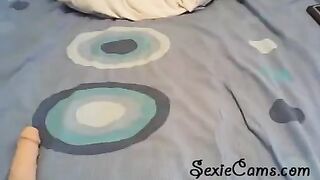 Toying live on webcam with a horny girl