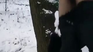 A brave guy tried to freeze the girl’s sexy dick and pussy in time