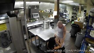 A cute girl worked hard and wanted to relax with sex