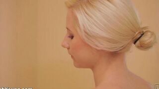 Hot brushing of the pussy with a toothbrush handle