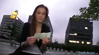 A girl agreed to have sex for money with a stranger
