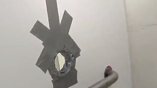 A girl is fucking in the toilet of a night club