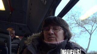 Babe has sex with a stranger on the bus