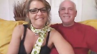 The old man gave his wife to a student for sex