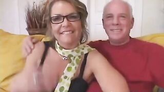 The old man gave his wife to a student for sex