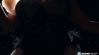 A fat burlesque dancer Liza Biggs got fucked by a rich guy in his mansion