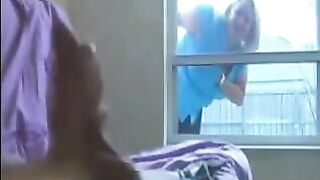 A woman peeps on a man in the ward and masturbates with him