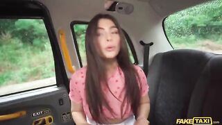 An angry girlfriend got so horny she started to fuck in the car