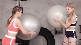 Sweet pussy licking with lesbians in a sensual and passionate session