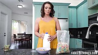 A hot babe is having fun while her house is empty