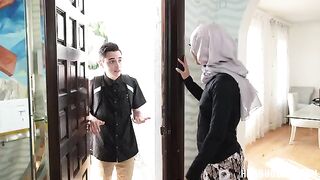 A girl found a phone and called the owner, but he did not answer