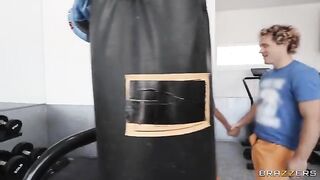 Girl gets her face covered with cum while doing squats in the gym