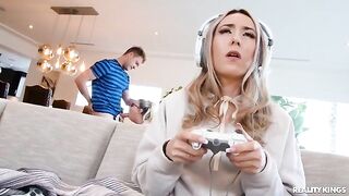 Nerdy guy with glasses fucks his GF’s gaming session