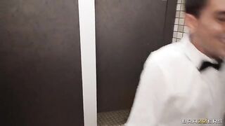 A waiter got served a big round ass at a party in the toilet