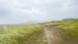 Pinay has outdoor sex in a risky spot, she’s so naughty!