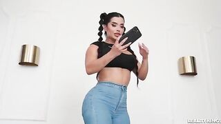 The secret of the girl's appetizing pussy revealed