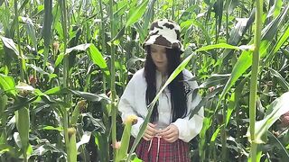 The security guard caught a thief and fucked her in the cornfield