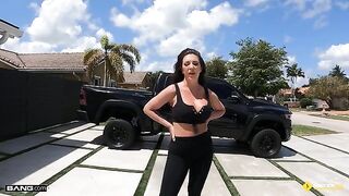 A hot girl is fucking with a guy in the garage, it’s not forbidden
