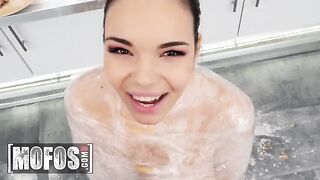 The cook adds a portion of full Tits to prepare a delicious dish for Jordi