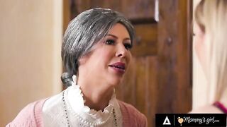 MILF Alexis Fawx scissored her stepdaughter in a steamy roleplay