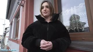 An undercover agent from Public Agent meets a stunning model, Myss Alessandra, in public