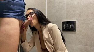 A couple fucked right in the booth without leaving it