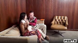 A man was very impressed by the size of that brunette's pussy