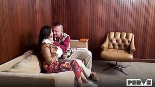 A man was very impressed by the size of that brunette's pussy