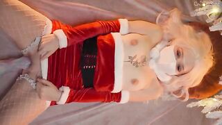 A tiny girl played with a huge toy on Christmas Eve and got cum inside