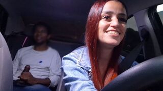 The girl is having fun with the guy in his car, it’s very hot