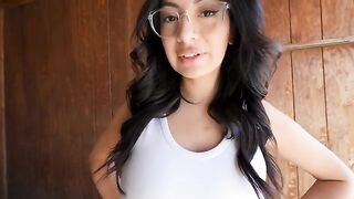 Babe seduced a contractor to fuck her in the barn